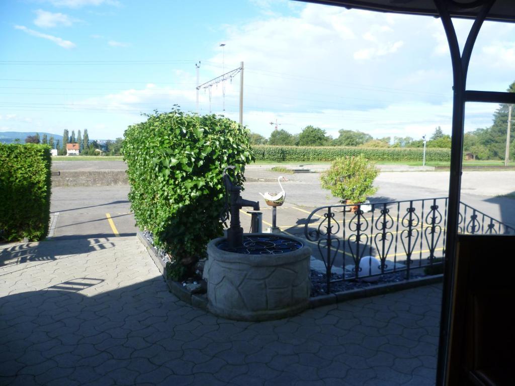 Hotel Speiserestaurant Bahnhof Guttingen Экстерьер фото